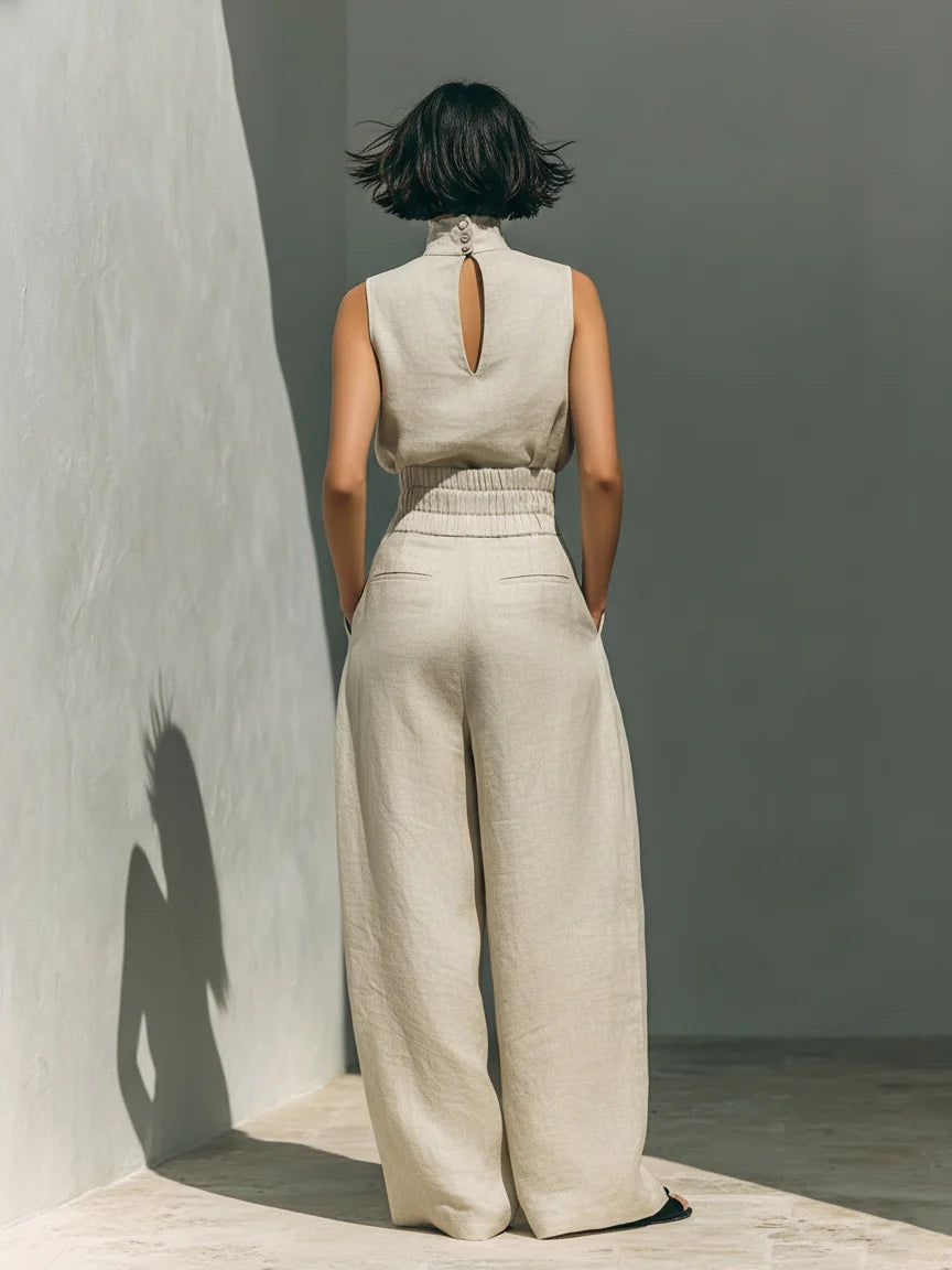 Salva  Conjunto compuesto por blusa sin mangas y pantalón de pierna ancha en mezcla de algodón y lino.